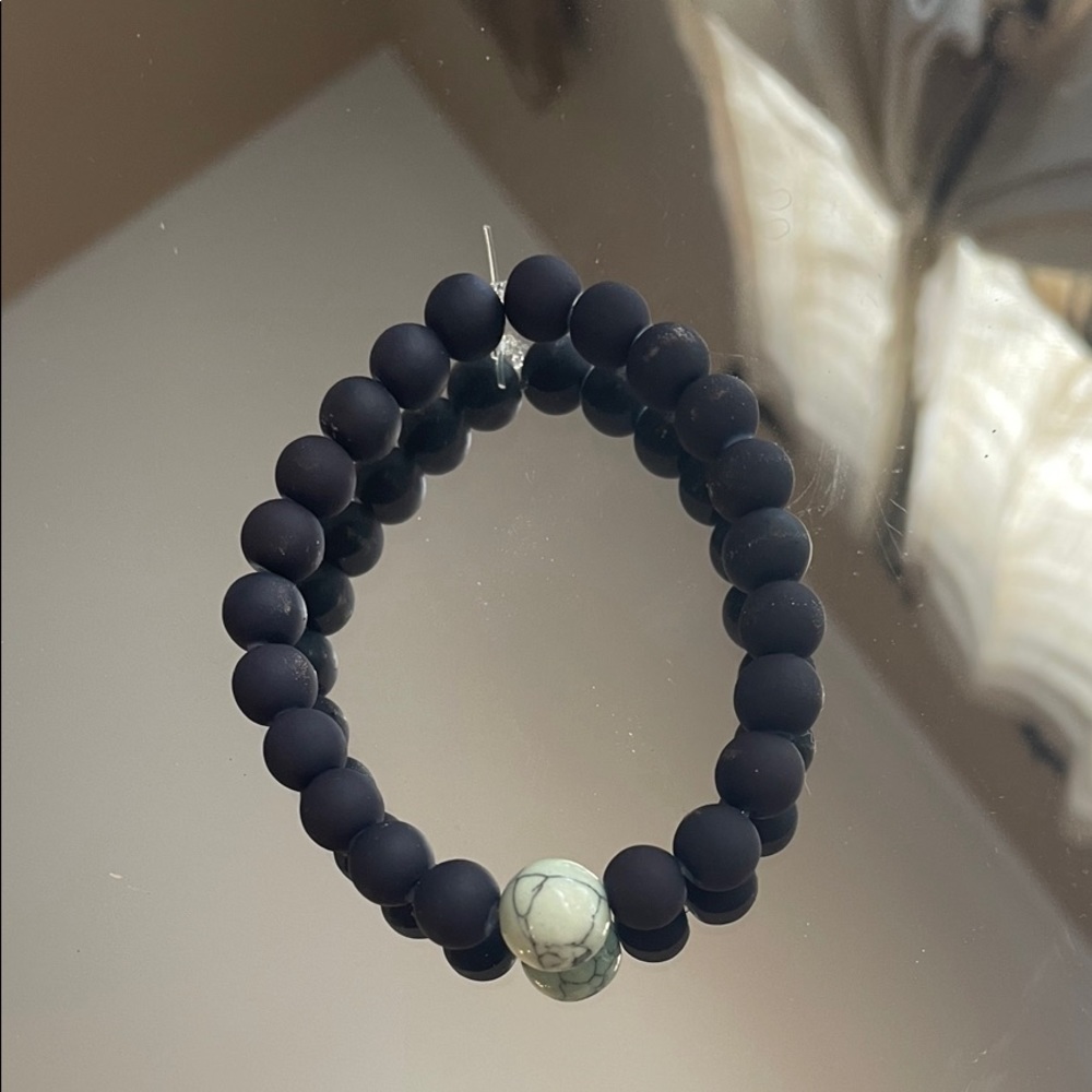 Beautiful handcrafted navy beaded bracelet with marble accent beach